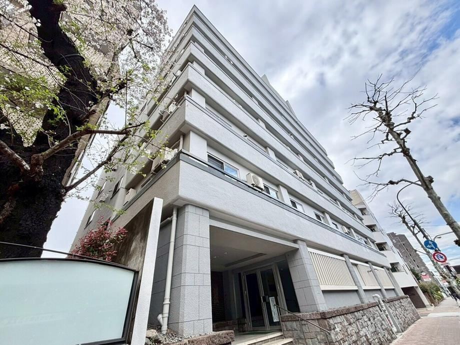 2LDK+S apartment in Nerima Ward, Tokyo - Photo 1