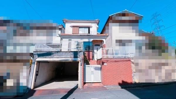 5DK house in Hirakata, Osaka - Photo 1