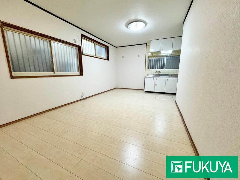 4LDK house in Hirakata, Osaka - Photo 1