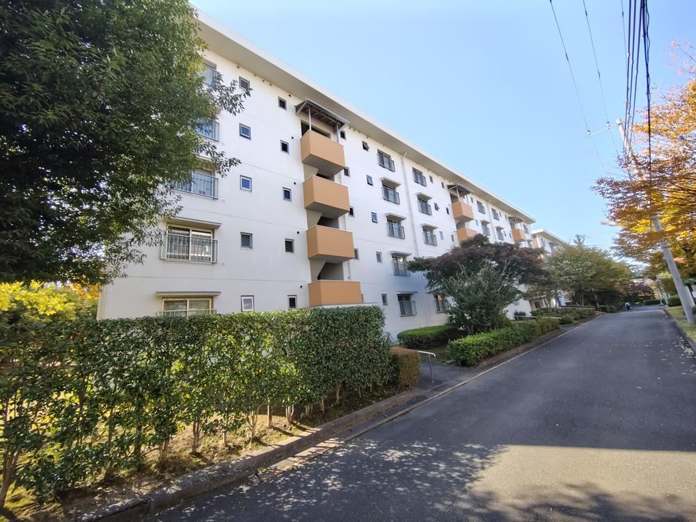 2LDK apartment in Tama, Tokyo - Photo 1