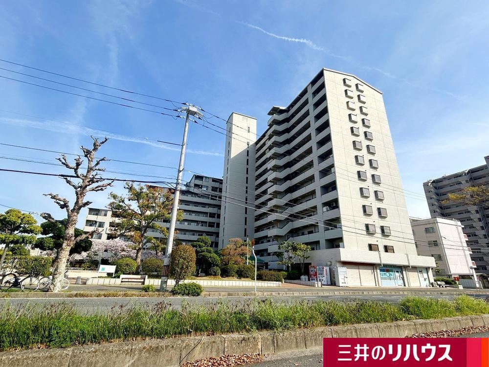 2LDK+S apartment in Naka Ward, Hiroshima - Photo 1
