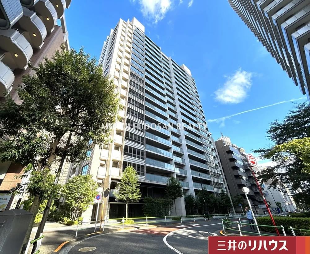 3LDK apartment in Minato Ward, Tokyo - Photo 1