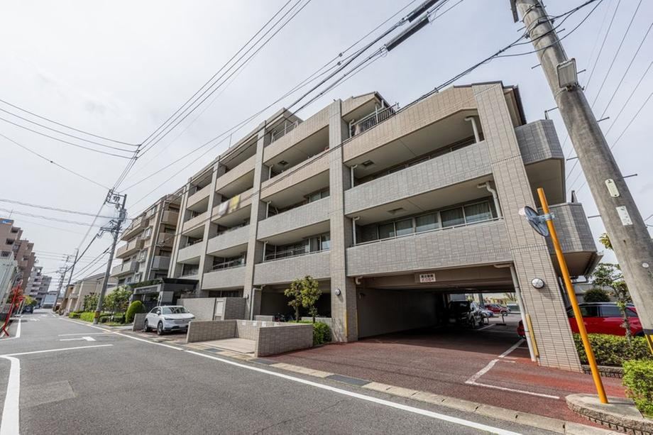 3LDK apartment in Owariasahi, Aichi - Photo 1
