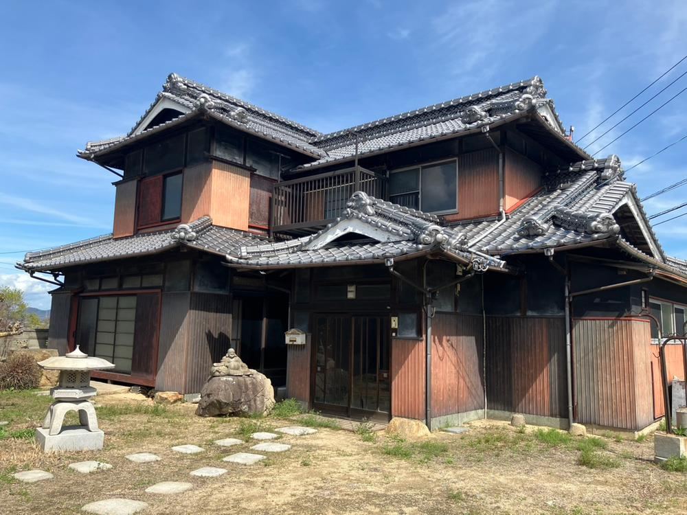 7DK house in Takamatsu, Kagawa - Photo 1