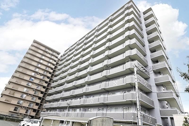4LDK apartment in Higashiosaka, Osaka - Photo 1