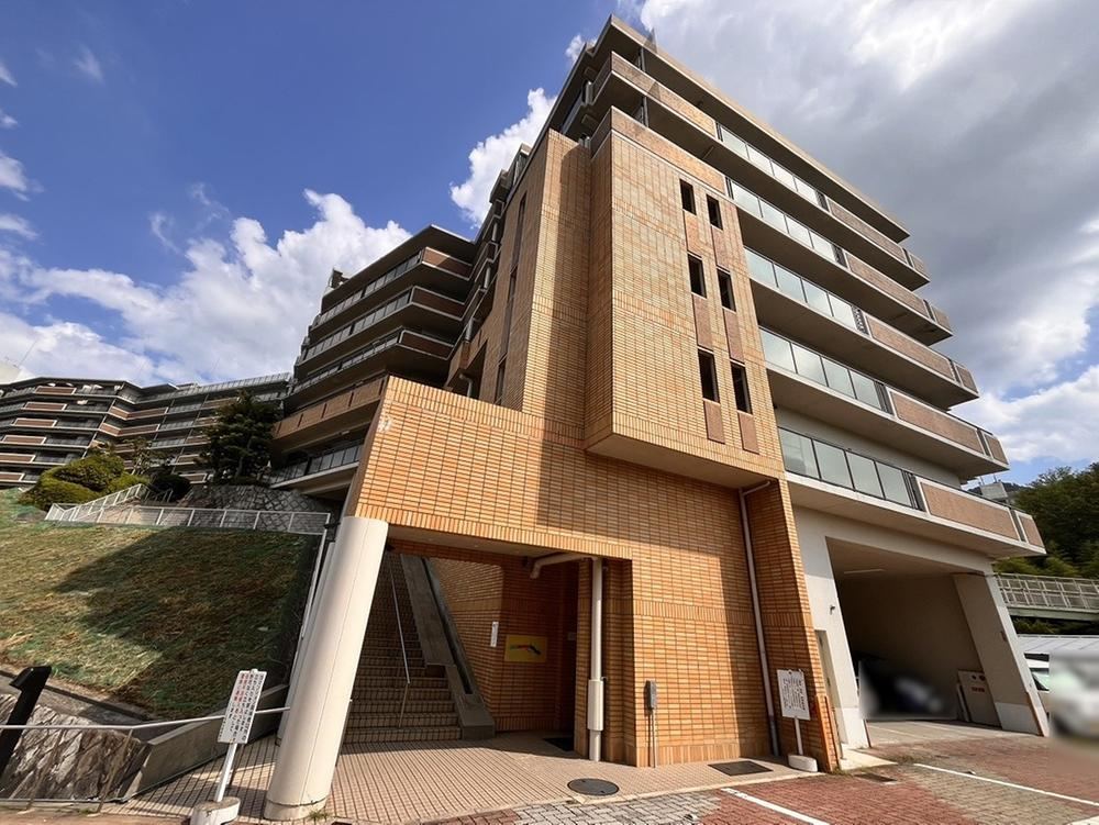 3LDK apartment in Kita Ward, Kobe, Hyogo - Photo 1