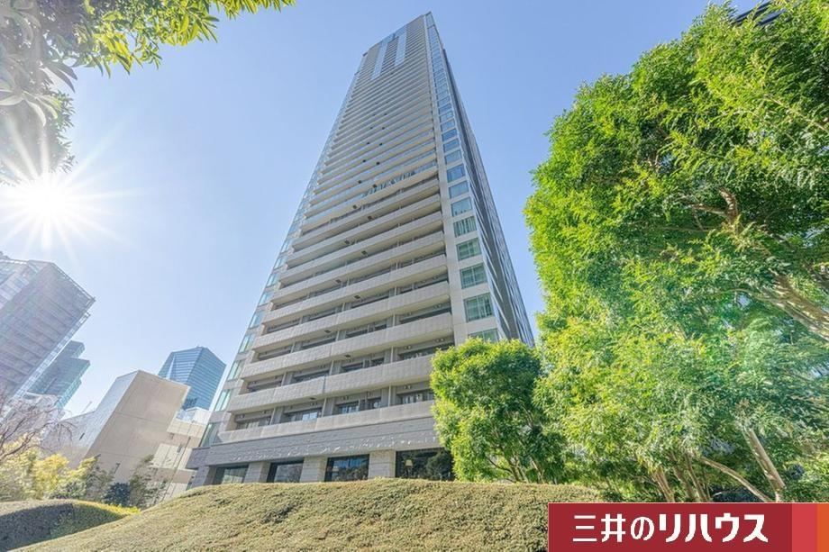 2LDK+S apartment in Minato Ward, Tokyo - Photo 1