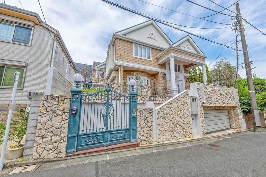 5LDK house in Shibuya Ward, Tokyo - Photo 1