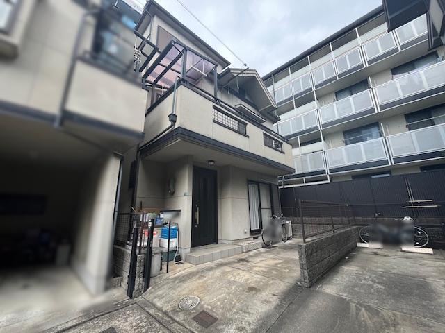 4LDK house in Hirakata, Osaka - Photo 1