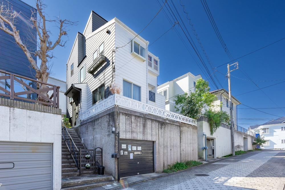 4LDK house in Hayama, Miura District, Kanagawa - Photo 1