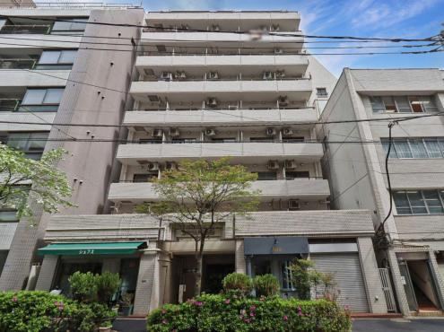 1LDK apartment in Shinjuku Ward, Tokyo - Photo 1