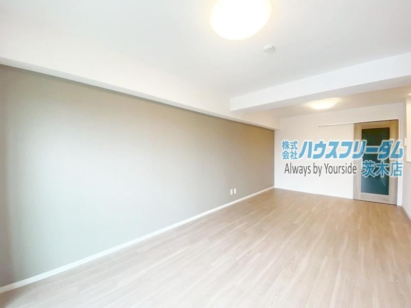 4LDK+S apartment in Takatsuki, Osaka - Photo 1
