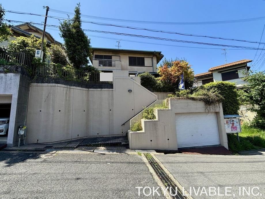 5DK house in Hirakata, Osaka - Photo 1