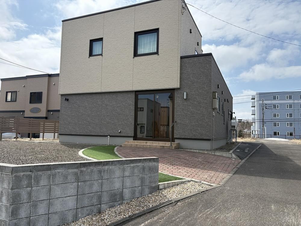 4LDK house in Ebetsu, Hokkaido - Photo 1