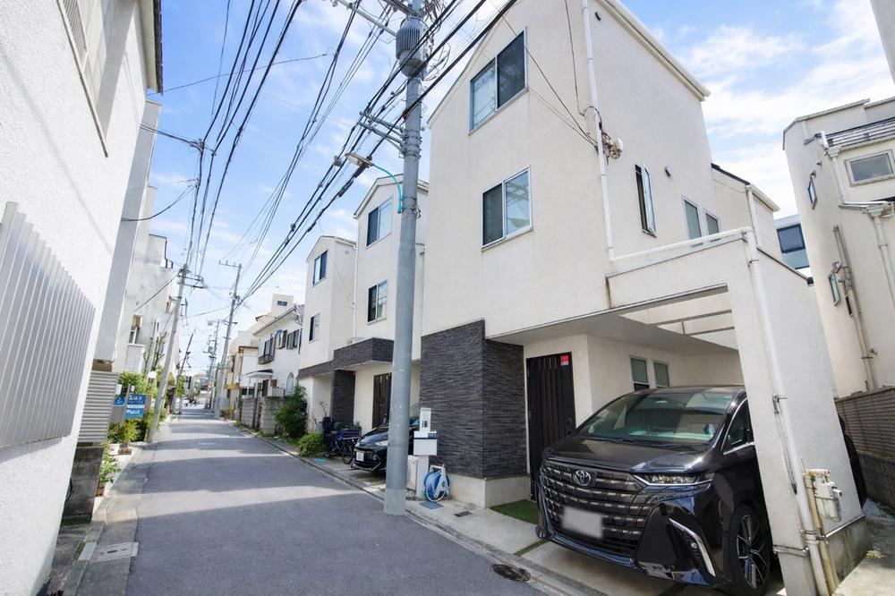 2LDK+2S house in Shinjuku Ward, Tokyo - Photo 1