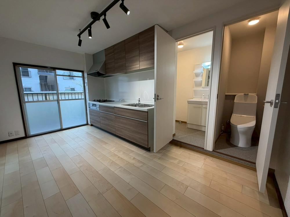 3DK apartment in Nishi Ward, Sakai, Osaka - Photo 1