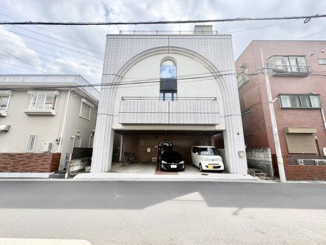 9LDK house in Koshigaya, Saitama - Photo 1