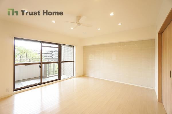 4LDK apartment in Toyonaka, Osaka - Photo 1