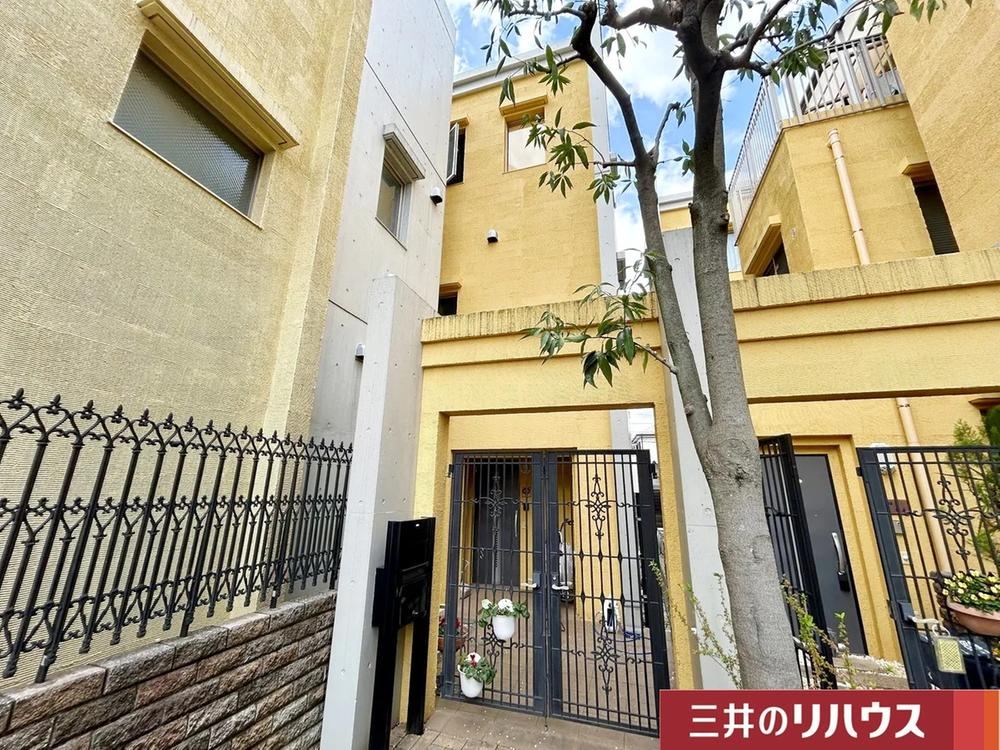 4LDK house in Itabashi Ward, Tokyo - Photo 1