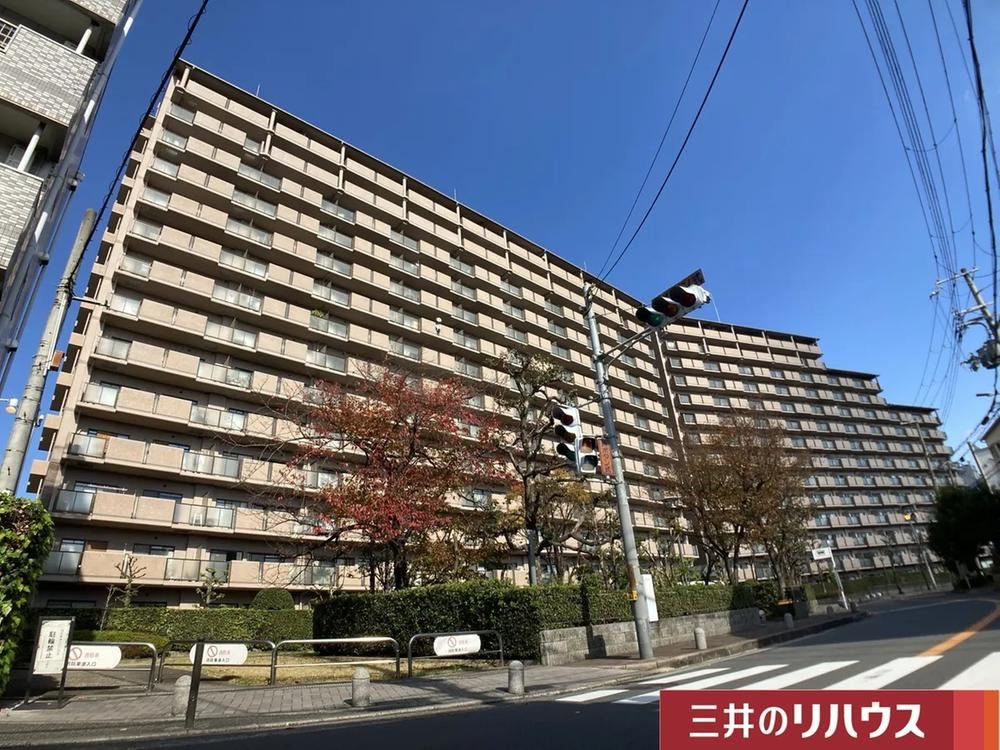 3LDK apartment in Higashiyodogawa Ward, Osaka - Photo 1
