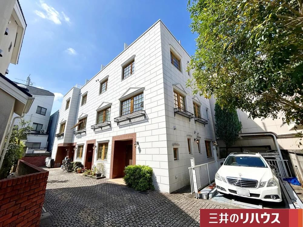 3LDK apartment in Suginami Ward, Tokyo - Photo 1
