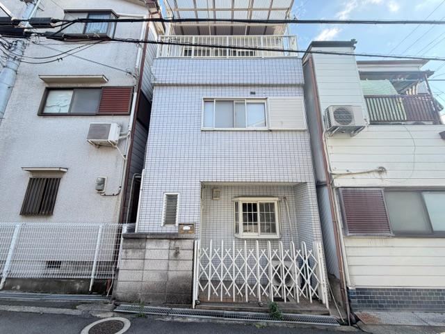 4LDK house in Higashiosaka, Osaka - Photo 1