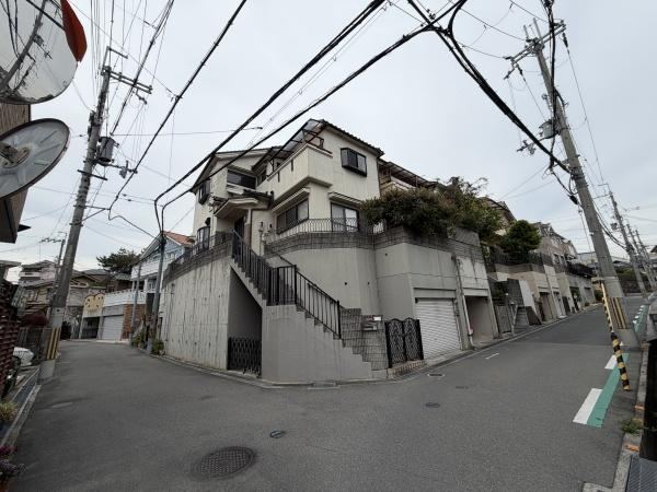 4LDK house in Hirakata, Osaka - Photo 1