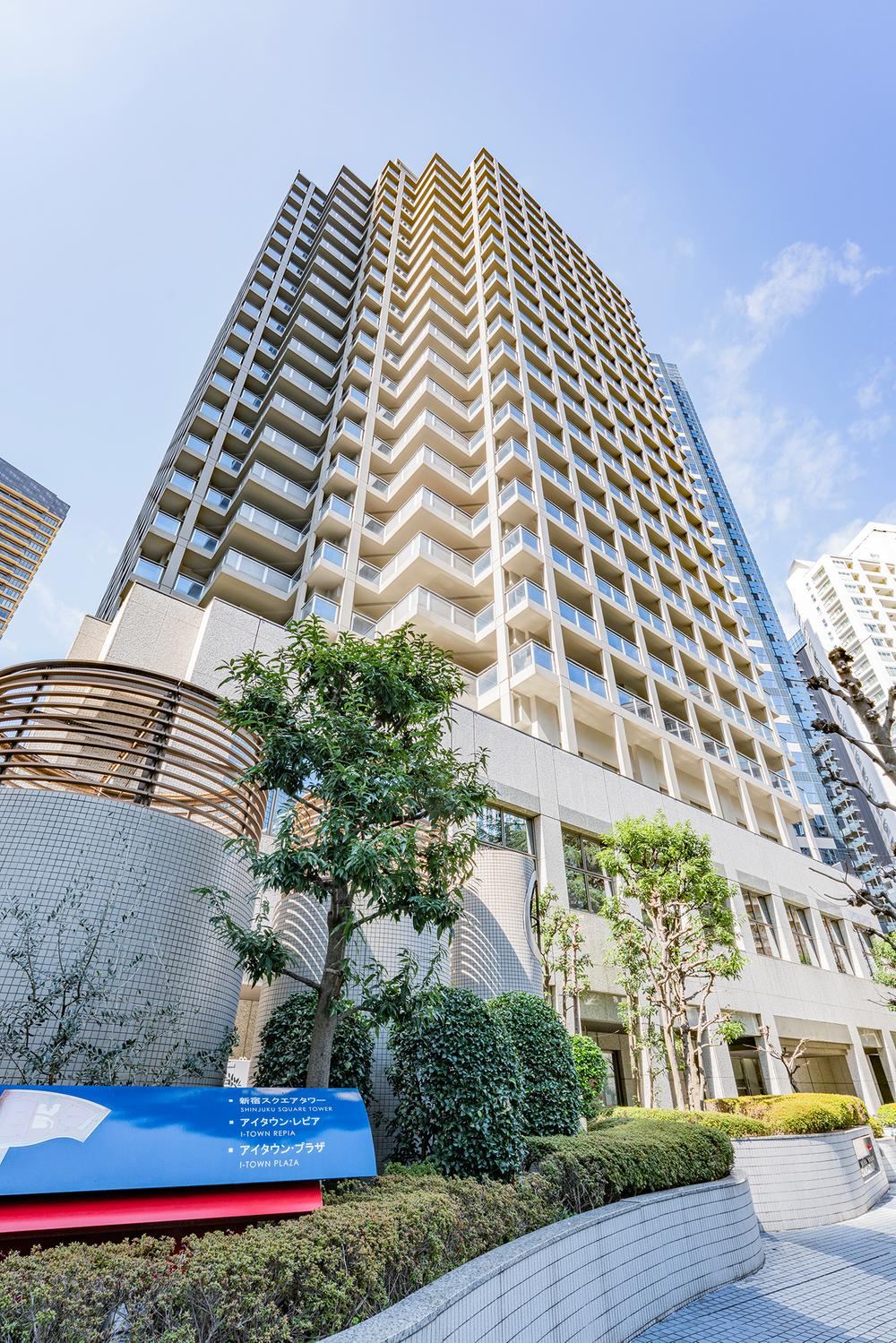 1LDK apartment in Shinjuku Ward, Tokyo - Photo 1