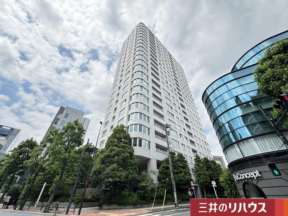 2LDK apartment in Minato Ward, Tokyo - Photo 1