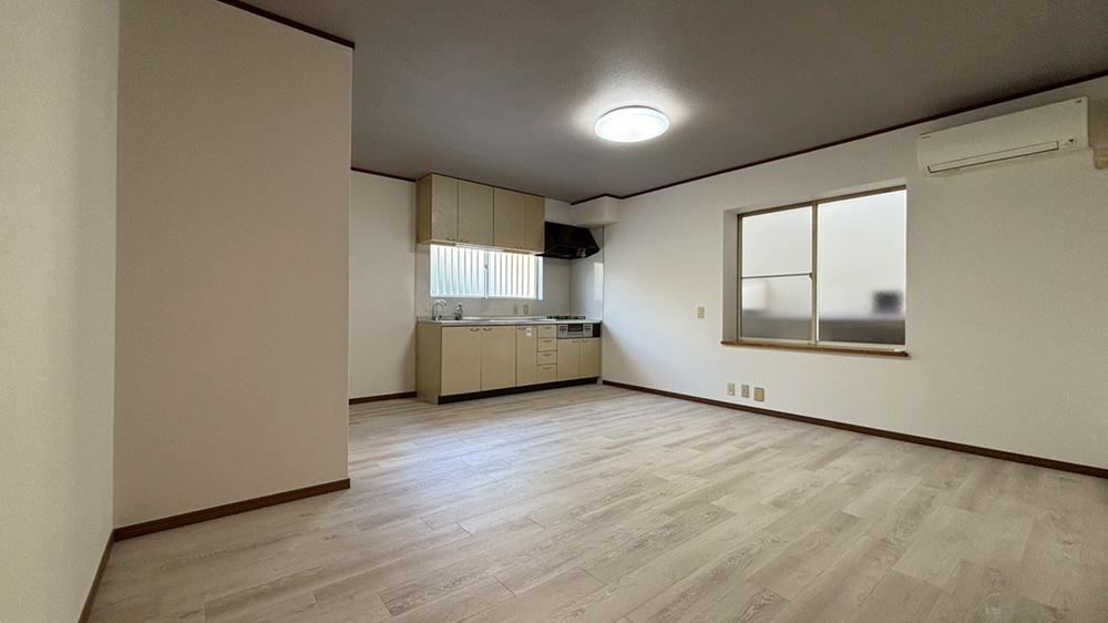 5LDK house in Nishiyodogawa Ward, Osaka - Photo 1