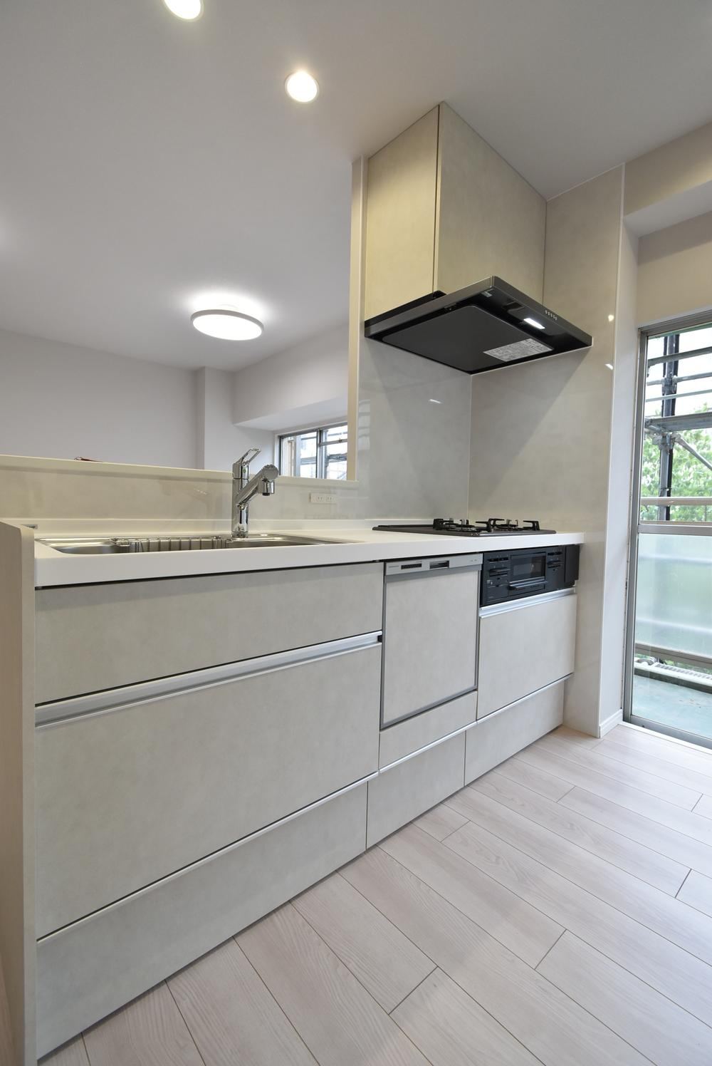 2LDK apartment in Higashiyodogawa Ward, Osaka - Photo 1