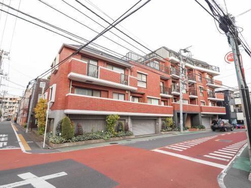 3LDK apartment in Meguro Ward, Tokyo - Photo 1
