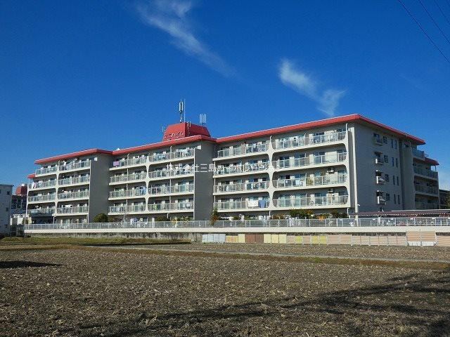 4LDK+S apartment in Takatsuki, Osaka - Photo 1