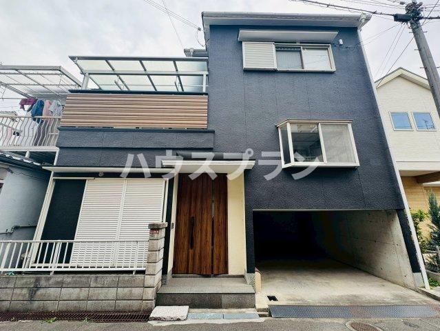 4LDK house in Hirakata, Osaka - Photo 1