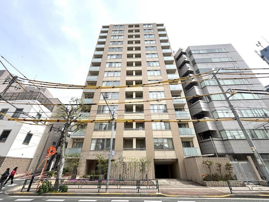 2LDK apartment in Shinjuku Ward, Tokyo - Photo 1