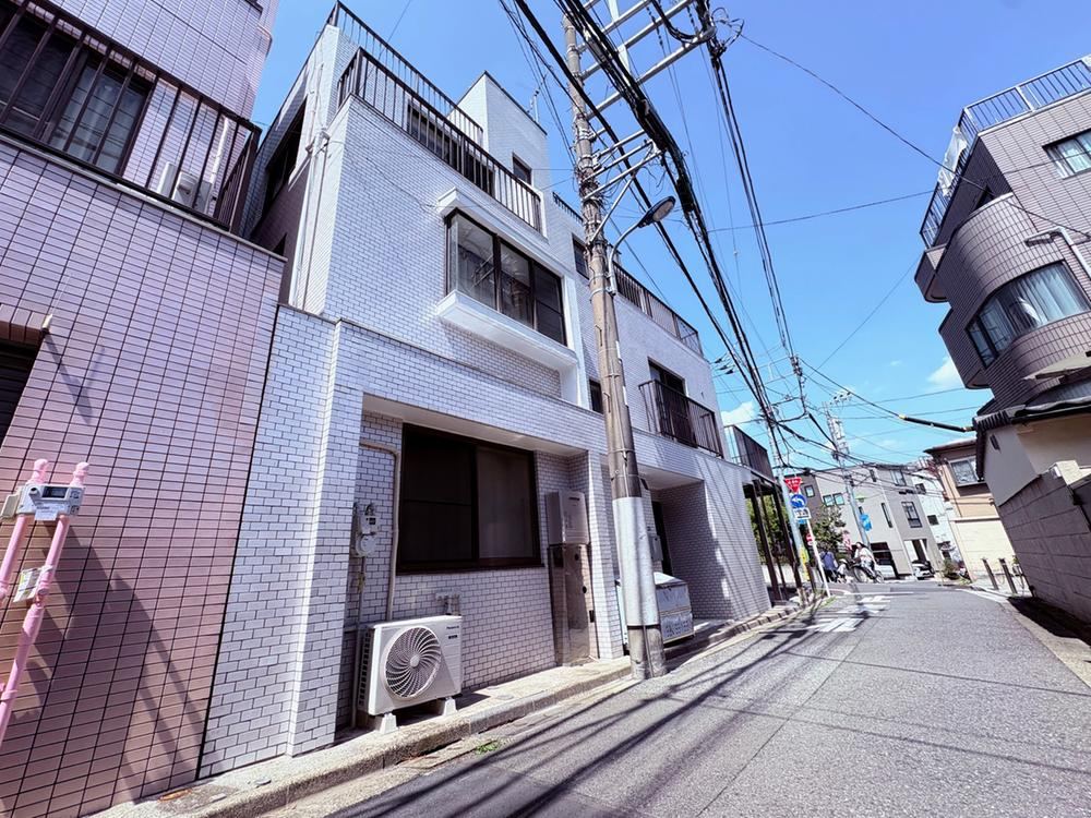 4LDK house in Kita Ward, Tokyo - Photo 1