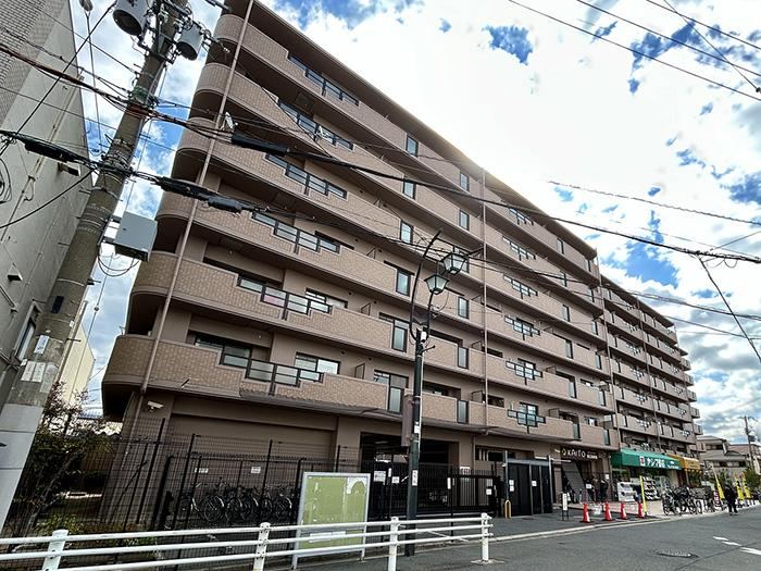 3LDK apartment in Higashiosaka, Osaka - Photo 1
