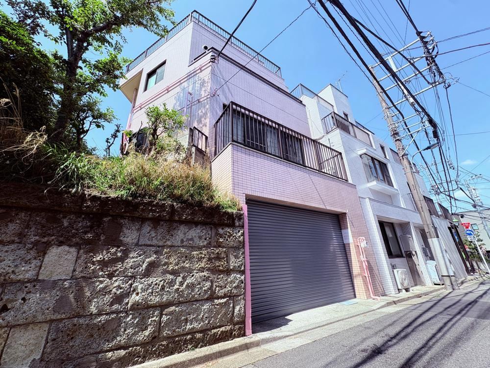 4LDK house in Kita Ward, Tokyo - Photo 1
