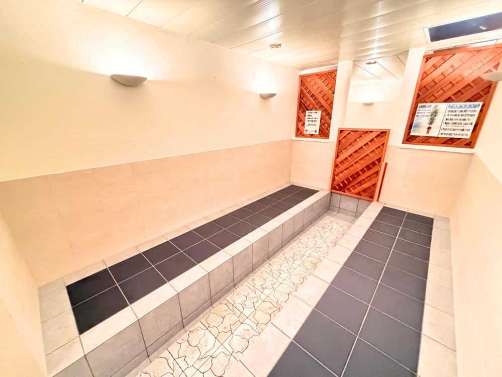4LDK+2S house in Neyagawa, Osaka - Photo 1