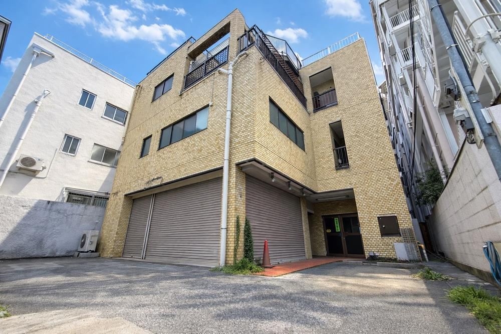 6LDK house in Minato Ward, Tokyo - Photo 1
