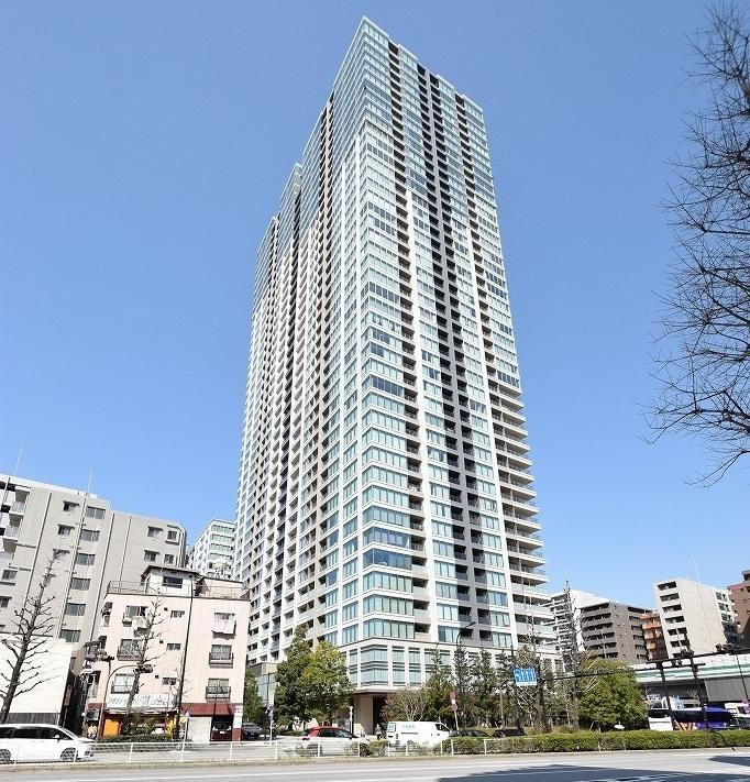 3LDK+S apartment in Minato Ward, Tokyo - Photo 1