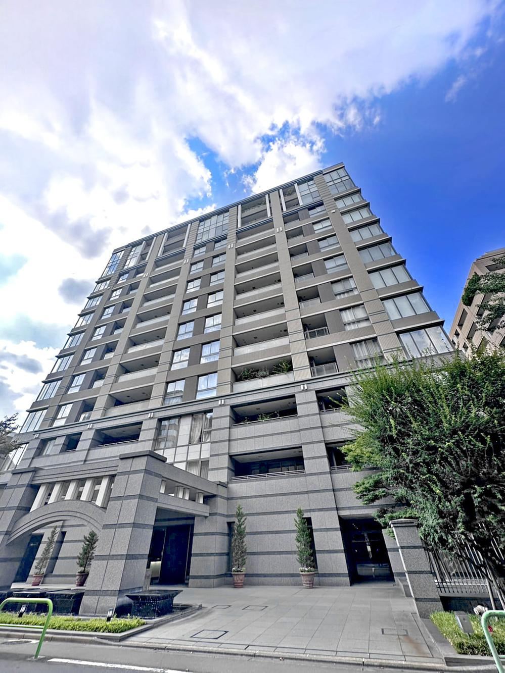 3LDK+2S apartment in Chiyoda Ward, Tokyo - Photo 1