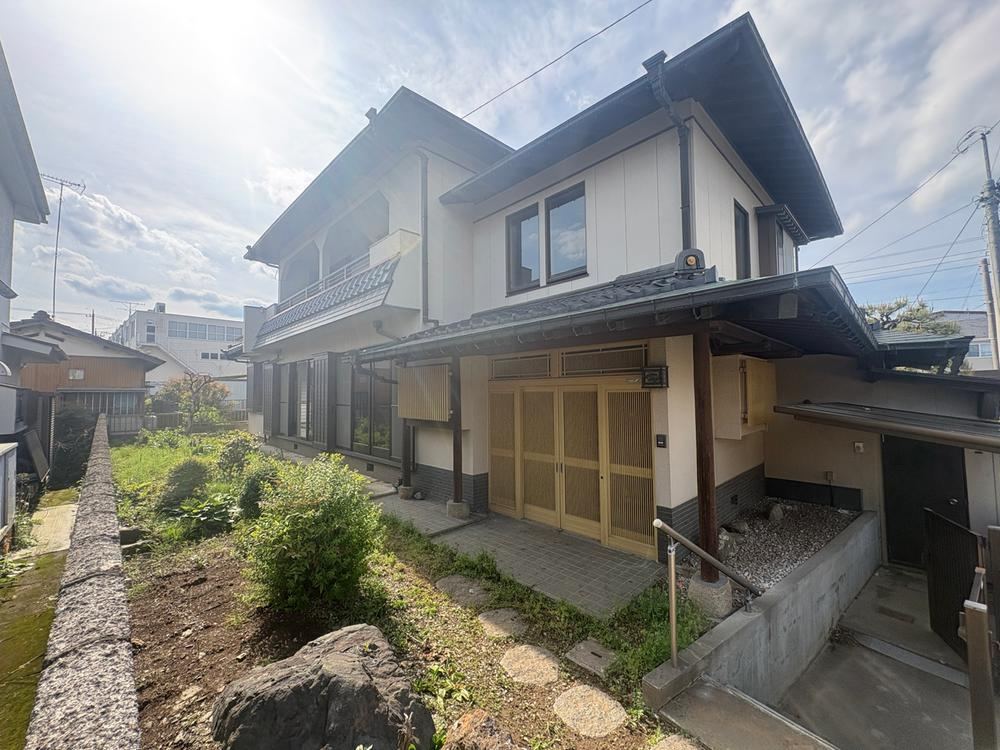 7DK house in Konosu, Saitama - Photo 1