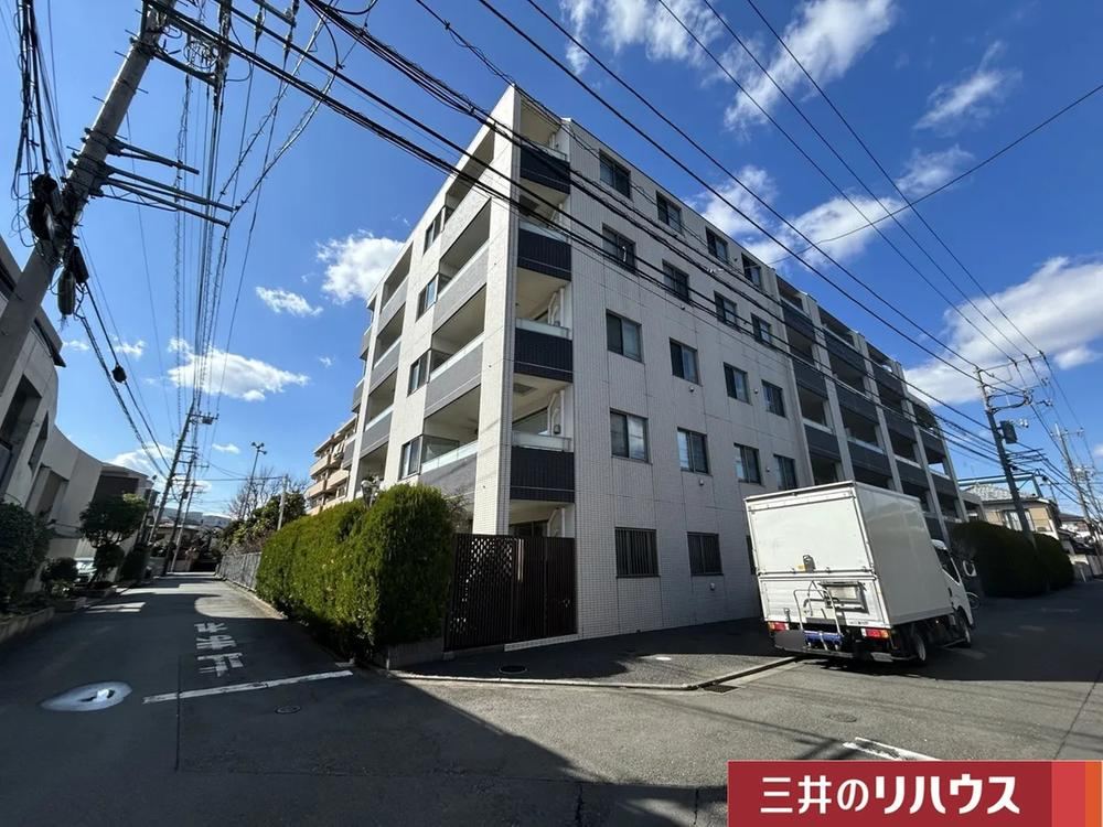 3LDK apartment in Koganei, Tokyo - Photo 1
