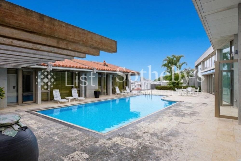 6LDK house in Naha, Okinawa - Photo 1