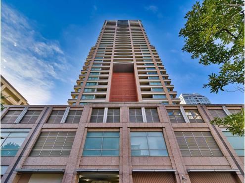 3LDK apartment in Minato Ward, Tokyo - Photo 1