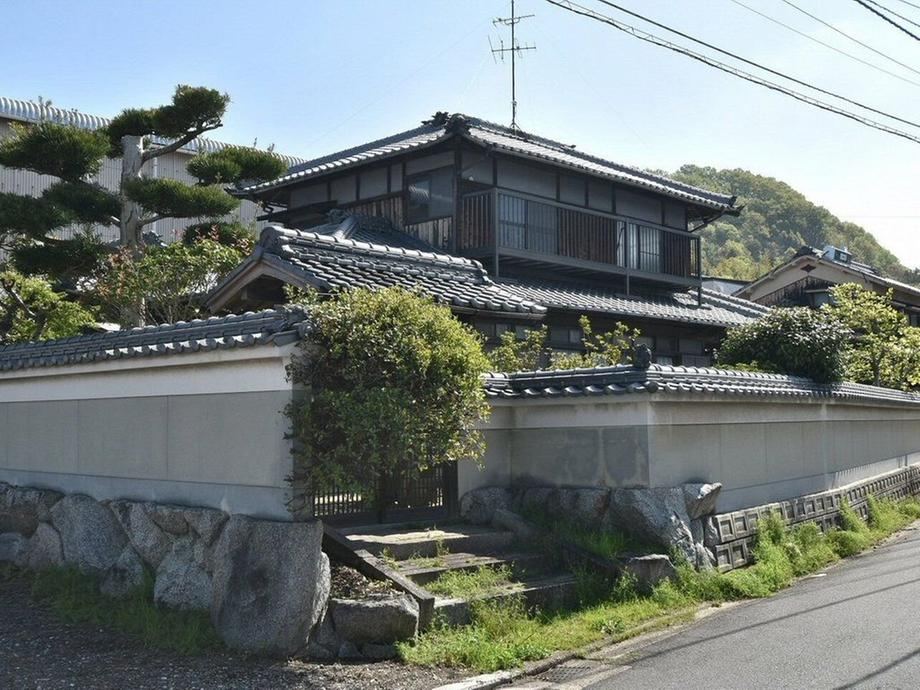 6DK house in Matsuyama, Ehime - Photo 1