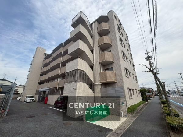 3LDK apartment in Ichinomiya, Aichi - Photo 1