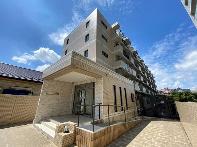 2LDK apartment in Urayasu, Chiba - Photo 1