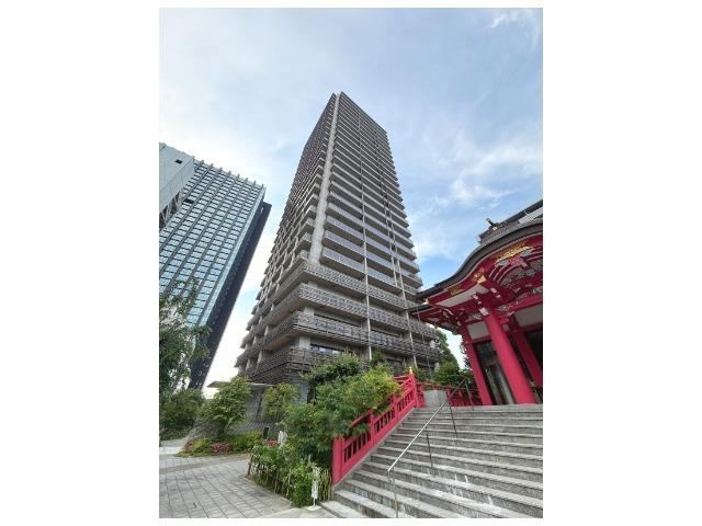 3LDK apartment in Shinjuku Ward, Tokyo - Photo 1